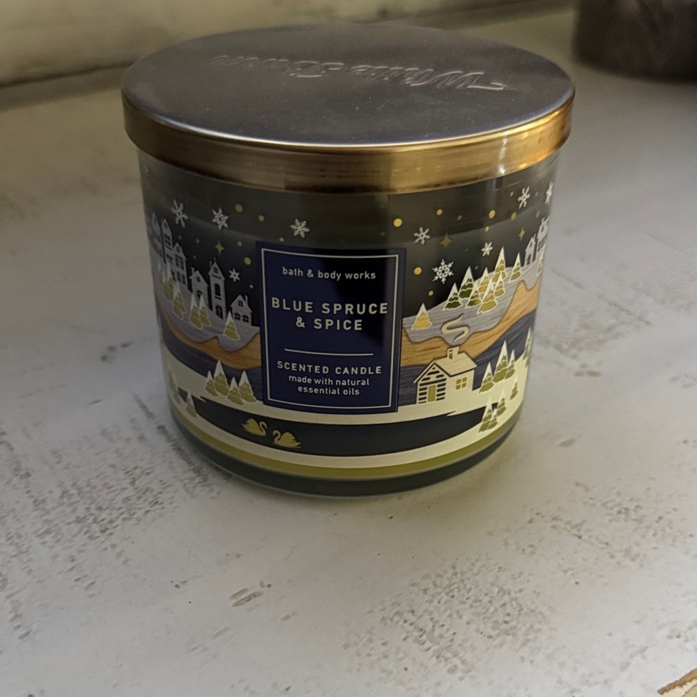 Bath & Body Works Blue Spruce & Spice Candle with Gold Lid